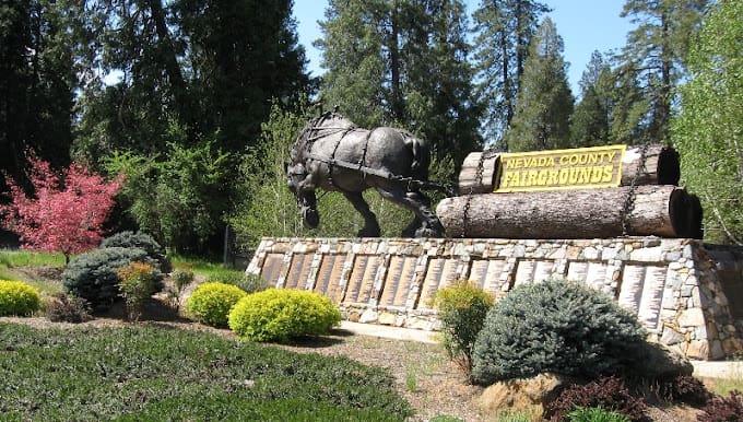 gentle giant monument in the spring high resolution